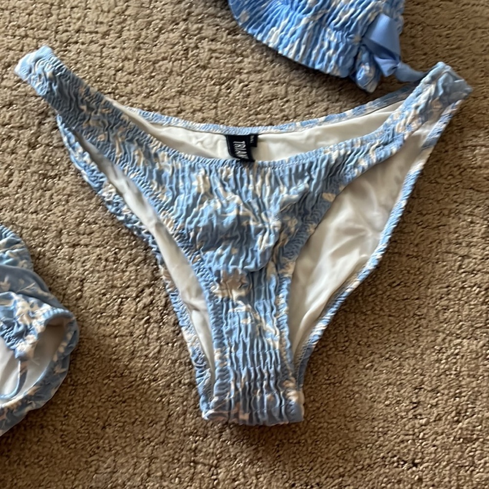 Triangl Swimsuit - Picture 4 of 6